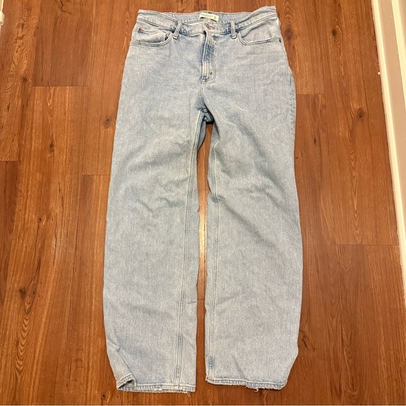 Abercrombie & Fitch high rise 90s relaxed jean light wash - Picture 2 of 3